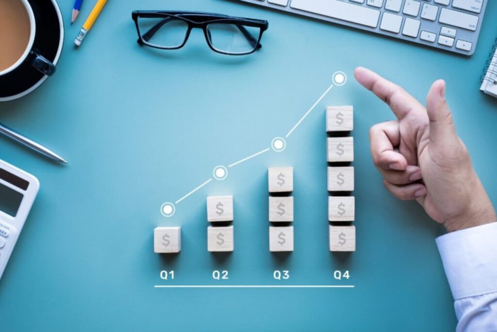 Para quem está empreendendo ou gerindo uma empresa, entender como funciona o regime de Lucro Presumido pode ser o divisor de águas entre uma gestão tributária eficiente e o pagamento desnecessário de impostos. Muitos empresários, principalmente os que estão em fase de crescimento, não sabem que podem estar pagando mais tributos do que deveriam simplesmente por estarem enquadrados no regime errado.