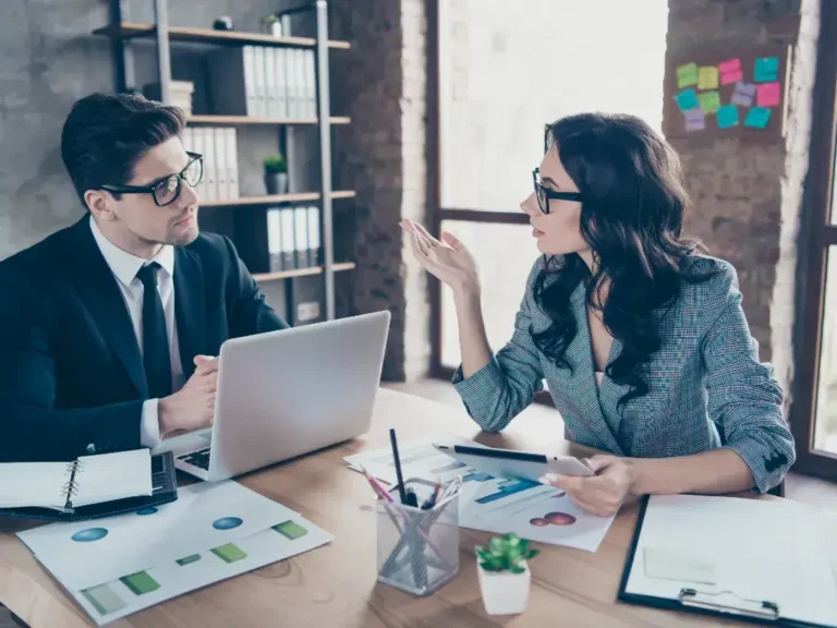 Se você é empreendedor, sabe que tempo e eficiência são ativos valiosos no dia a dia. E quando se trata da saúde contábil da sua empresa, a escolha do parceiro certo pode fazer toda a diferença. É justamente nesse cenário que os serviços digitais ganham protagonismo — e os 5 motivos para contratar um escritório de contabilidade online se tornam um diferencial estratégico que vai além da praticidade.