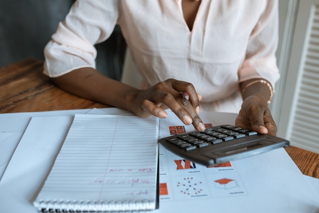 Olá, aqui é a Talita Alves, Especialista Contábil, e já começo respondendo à dúvida que muitos empresários me trazem: o que é BPO Financeiro e por que ele se tornou indispensável para empresas que buscam crescimento sustentável?