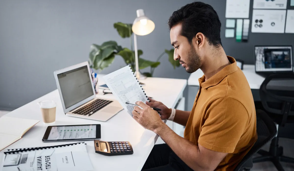 como-trocar-de-contador-da-forma-correta-4 Olá! Sou Talita Alves, Especialista Contábil. Se você está pensando em Como Trocar de Contador: Guia Rápido Sem Dor de Cabeça e Sem Multas, provavelmente já percebeu que a parceria atual não está mais atendendo às suas expectativas. A verdade é que, no mundo dos negócios, manter um contador que não entrega o suporte necessário pode custar muito mais caro do que a multa por rescisão.