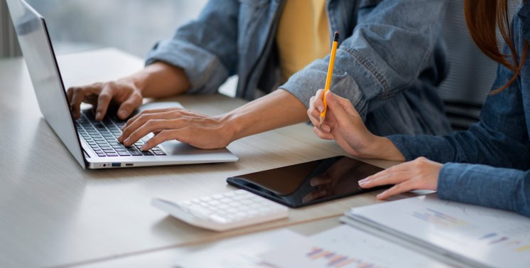 Profissionais de contabilidade são responsáveis por identificar quais certidões precisam ser emitidas, como regularizar pendências e como manter tudo atualizado. A M&F Gestão Contábil e BPO Financeiro, por exemplo, acompanha diariamente a situação fiscal de empresas em São Paulo, ABC e Litoral Paulista, evitando bloqueios inesperados.