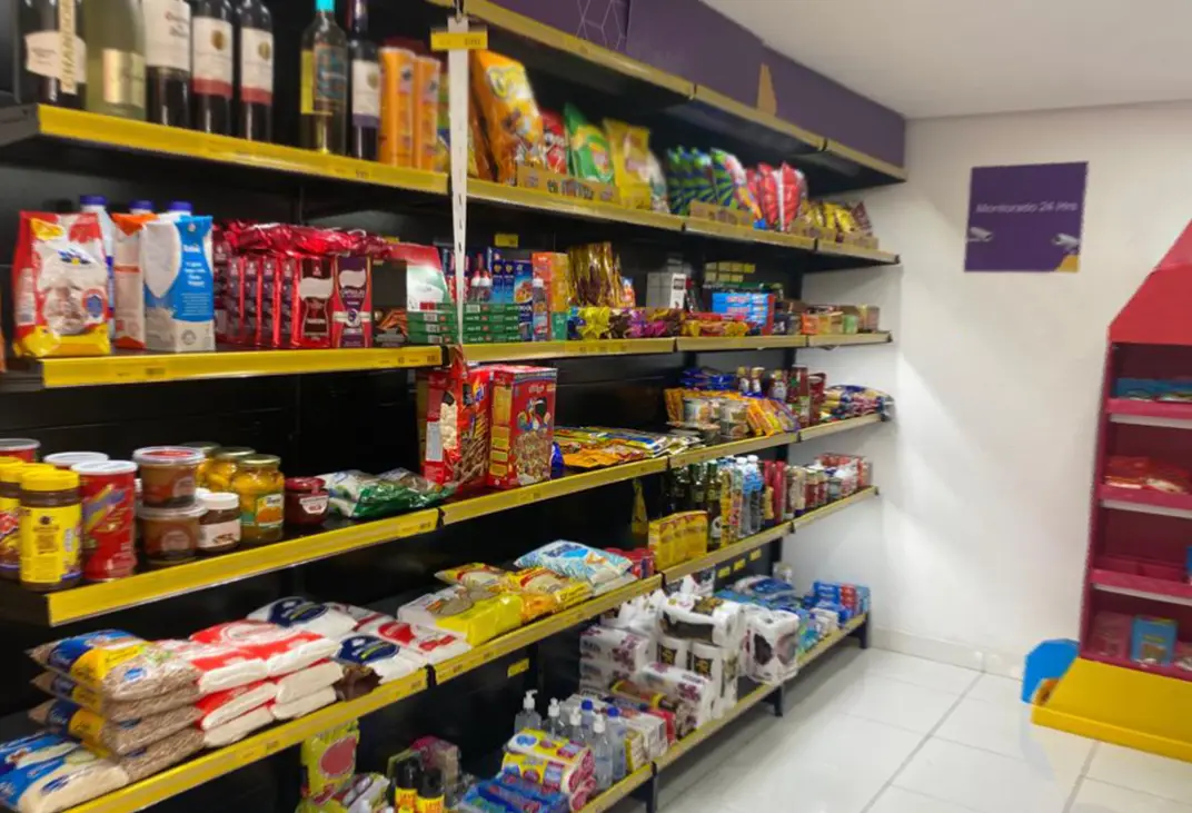 A contabilidade para mercadinhos e mercearias atua como um sistema de monitoramento preventivo. O fisco brasileiro possui um dos sistemas mais avançados do mundo para cruzamento de dados, o que significa que inconsistências entre o que você vende e o que você declara são detectadas em segundos. Ao contar com um suporte especializado, o empresário garante que a operação esteja blindada contra autuações desnecessárias.